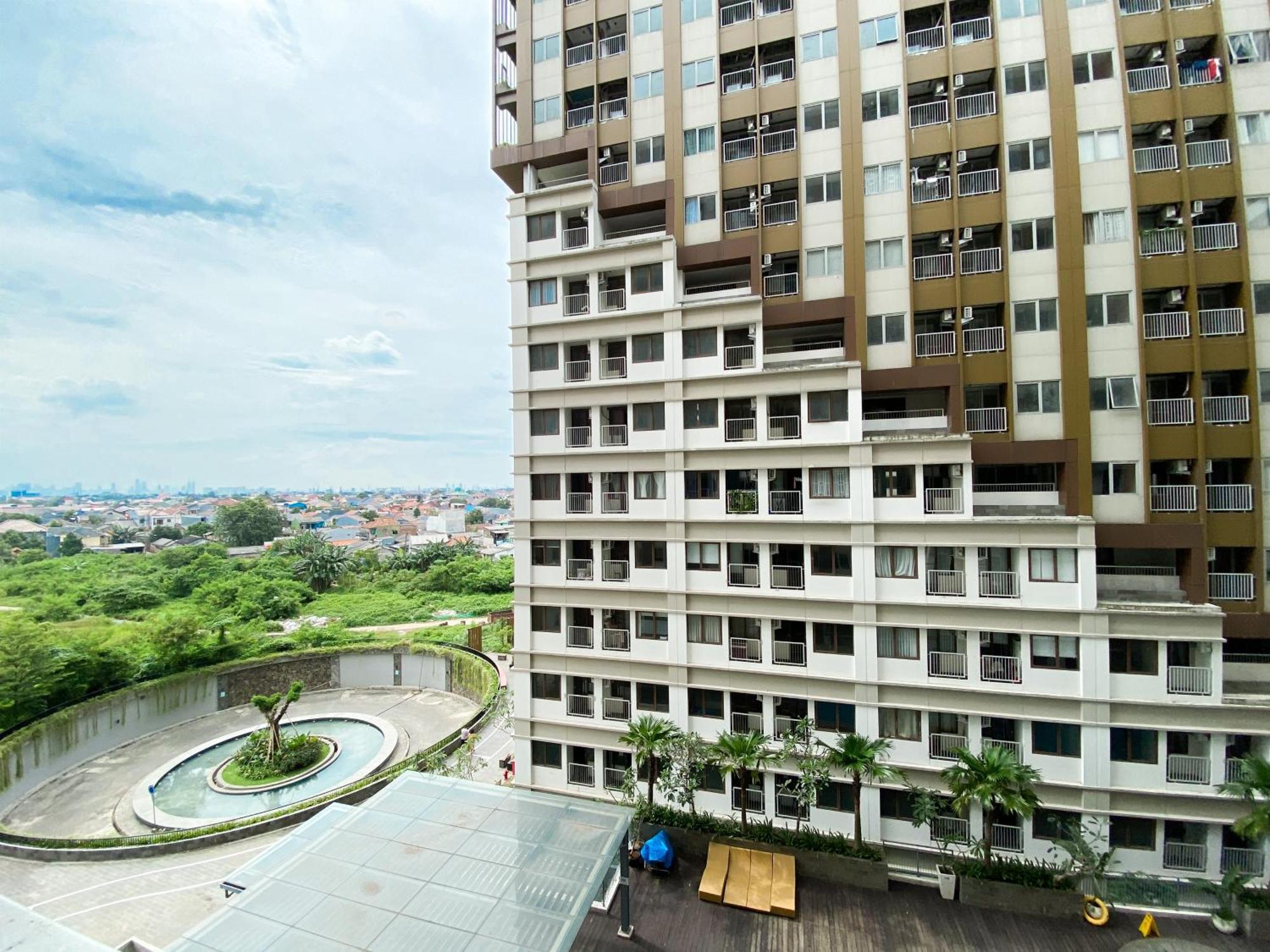 Modern Look And Tidy Gateway Park Lrt By Travelio Bekasi